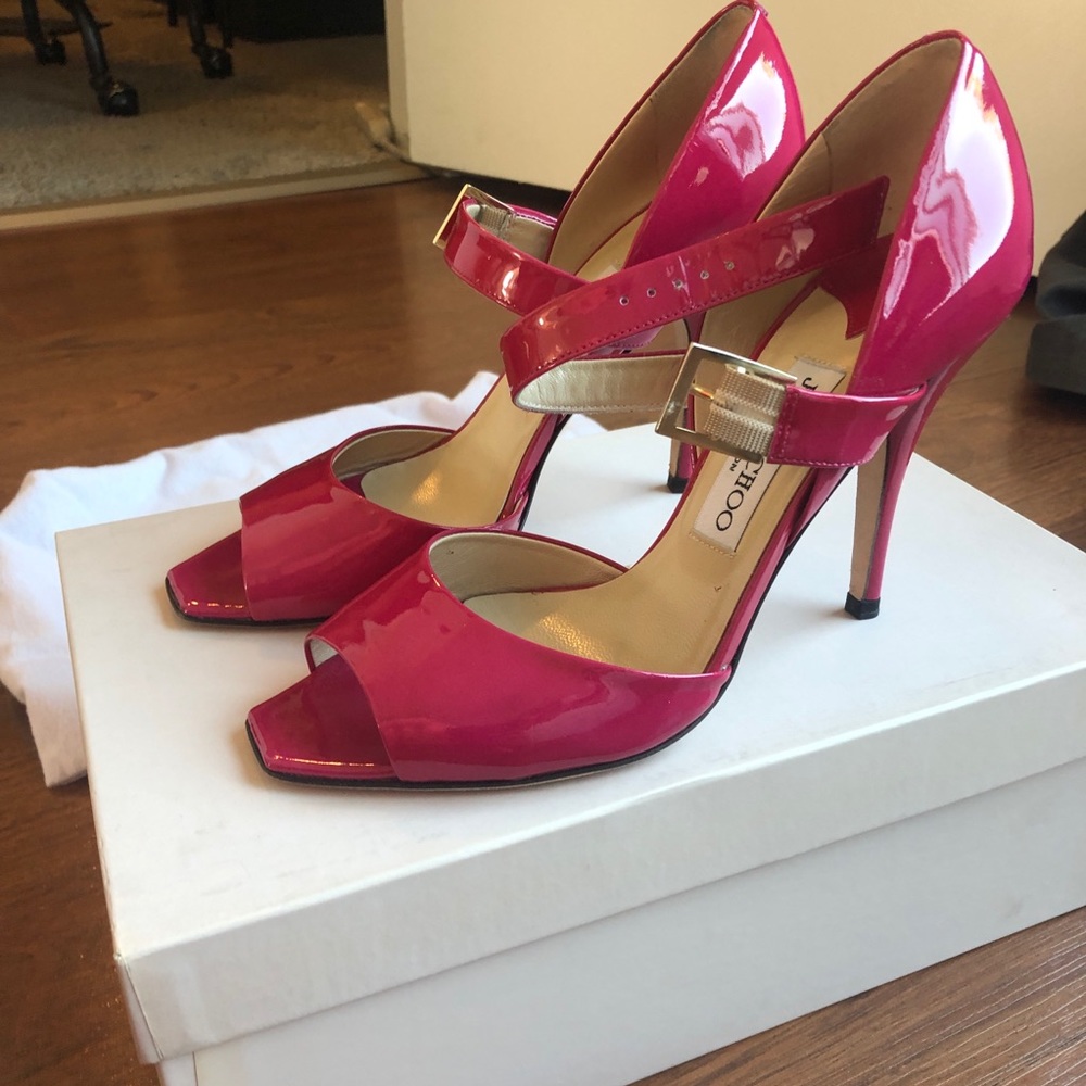 Fuchsia patent leather heels